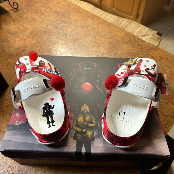 HALLOWEEN 2024 BRAND NEW CROCS PENNYWISE. IT!!! Size 11 Men’s - Picture 2 of 4